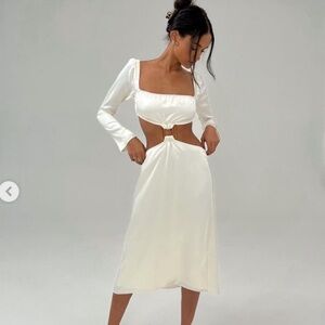 Weworewhat white satin cut out midi, raffia buckle - Size Small